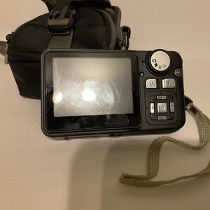 Vintage Digital Concepts 7.1MP Digital Camera w/ Case – 12x Zoom, Tested, Good